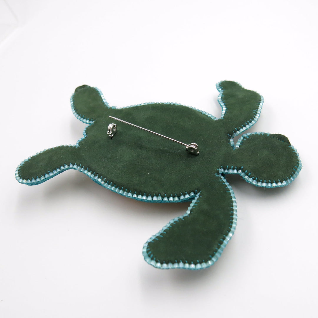 Broche/Pendentif brodée, TORTUE, œil de tigre