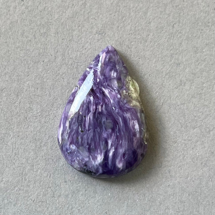 Charoit, CHR090, Cabochonschliff, 27x19x6 mm