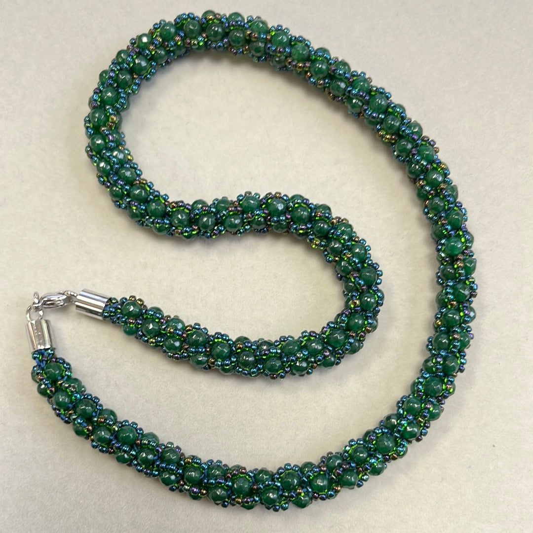 Spiral crochet necklace in dyed green jade and Miyuki beads, 48 ​​cm