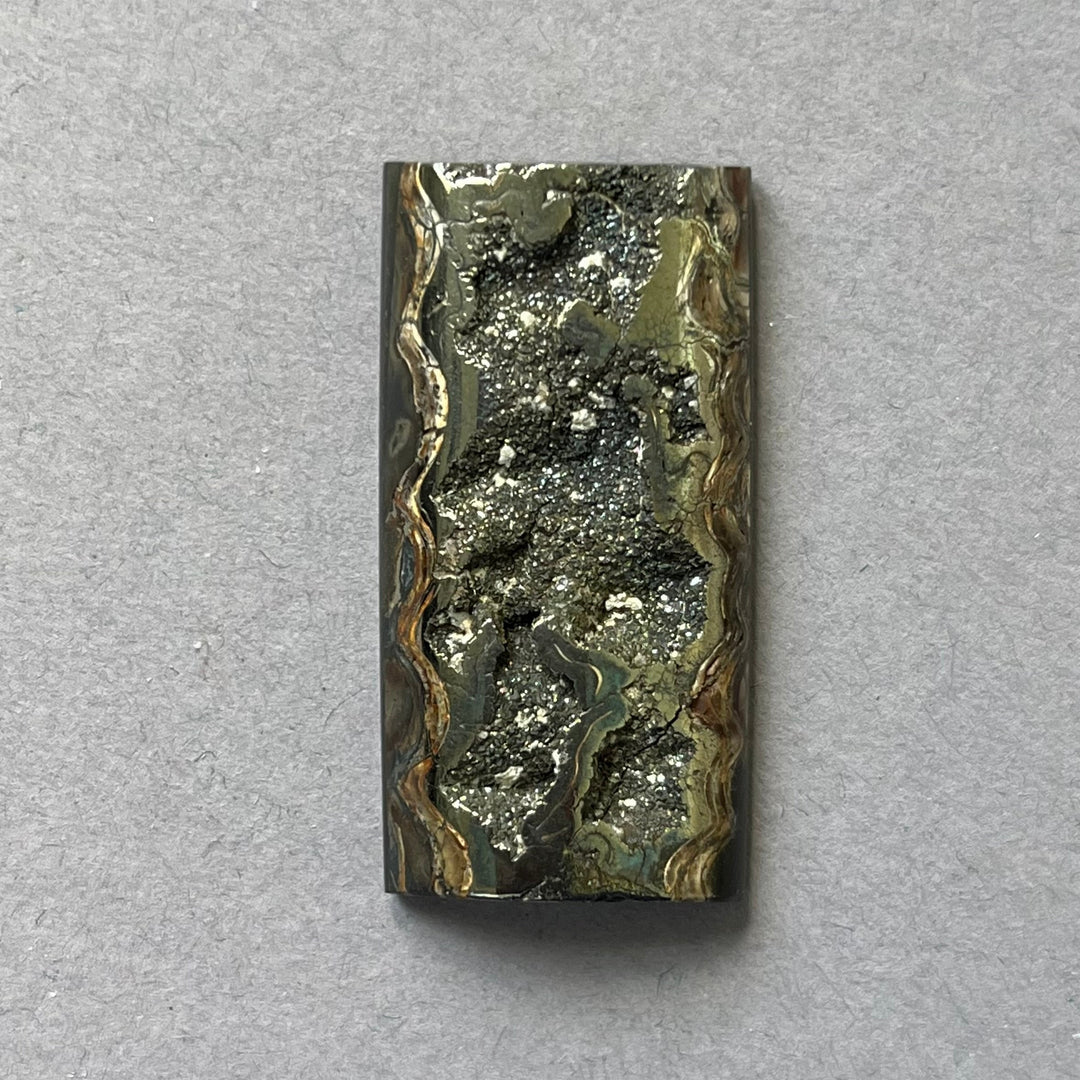 Pyritisierter Ammonit, AM_P261, Cabochon-Schliff, 37x19x7 mm