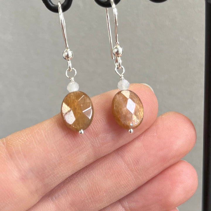 Ohrringe mit Sonnenstein, aus Silber
