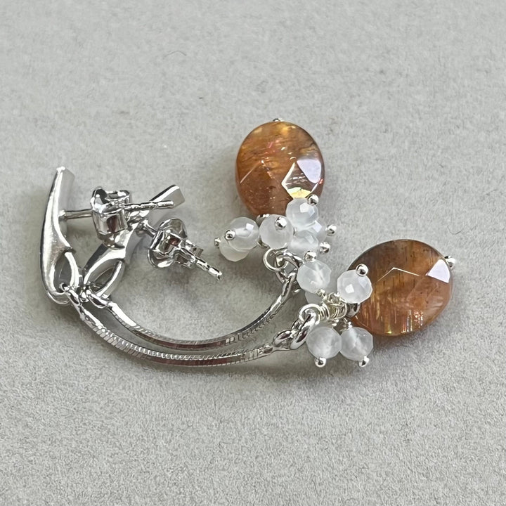 Earrings with sunstone, in silver