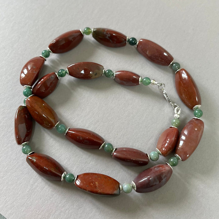 Collier sur fil câblé en pierres naturelles, agate, bijoux vintage modernisé,  argent, 64 cm