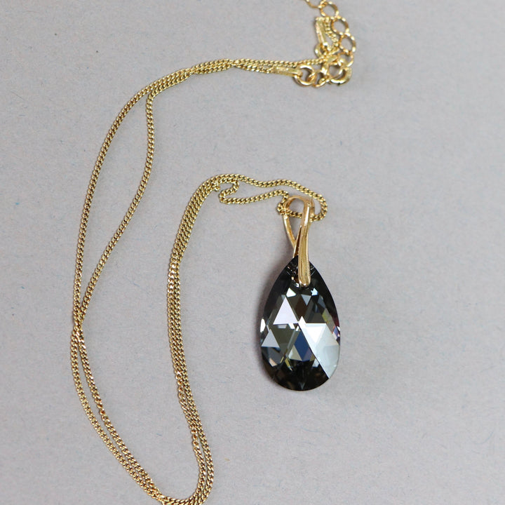 Pendentif (grande goutte) avec ou sans chaine, cristaux Swarovski, argent doré, collection LARME, gris argenté