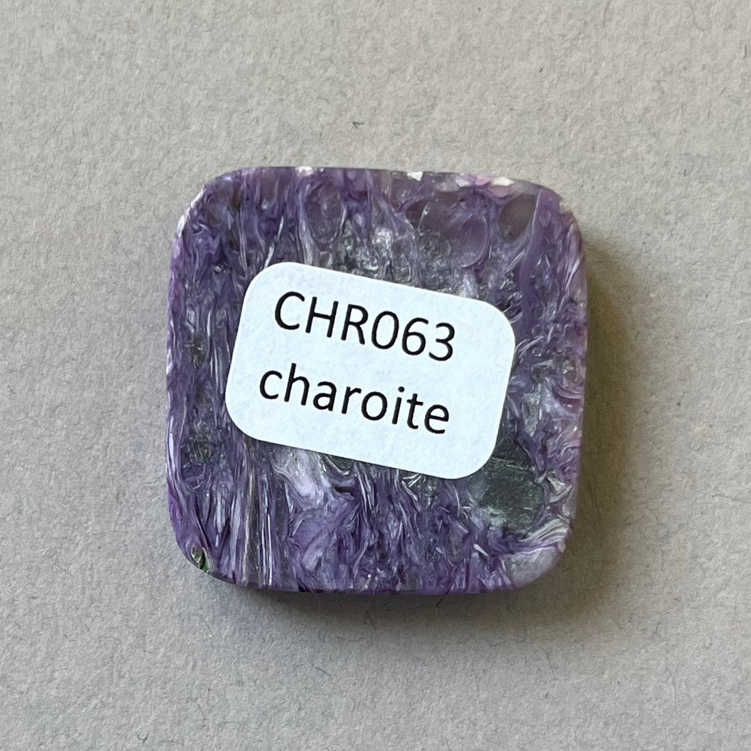Charoit, CHR063, Cabochon-Schliff, 28 x 28 x 6 mm