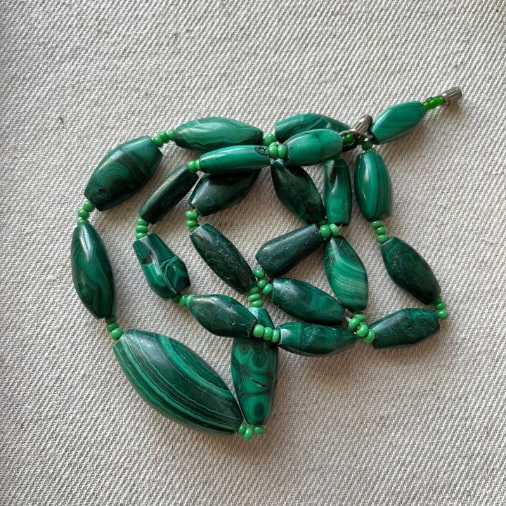 Necklace on a wired cord made of natural stones, malachite, modernized vintage jewelry, silver, 62 cm