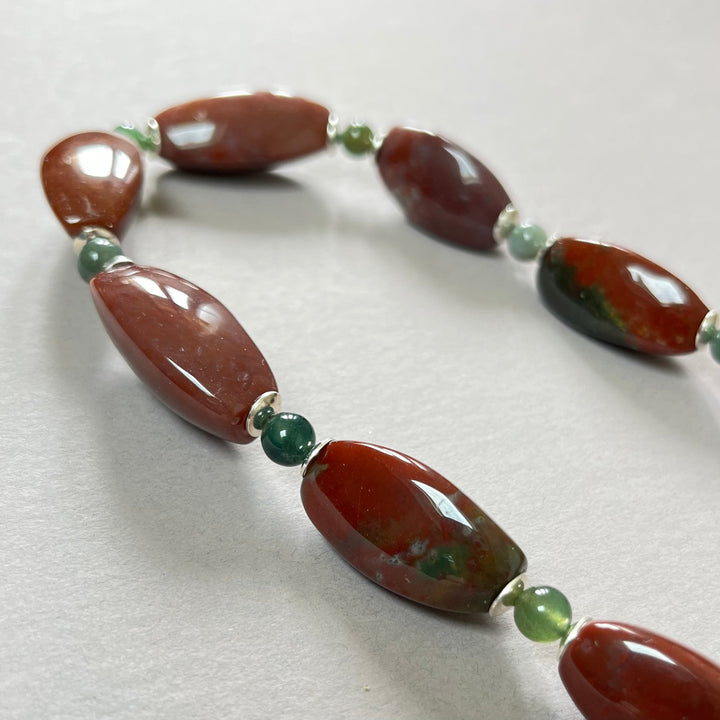 Collier sur fil câblé en pierres naturelles, agate, bijoux vintage modernisé,  argent, 64 cm