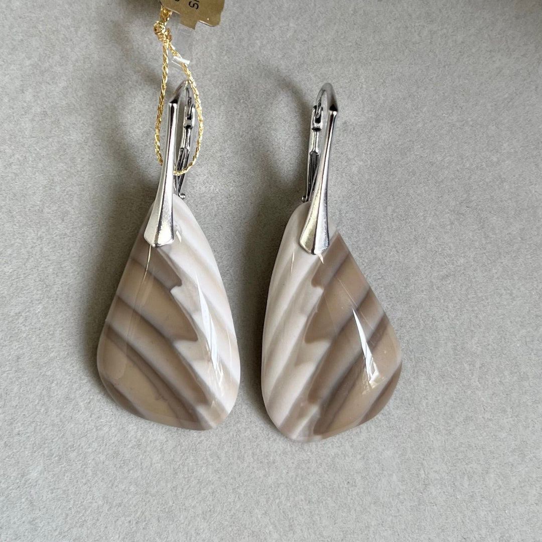 Earrings with flint, in silver