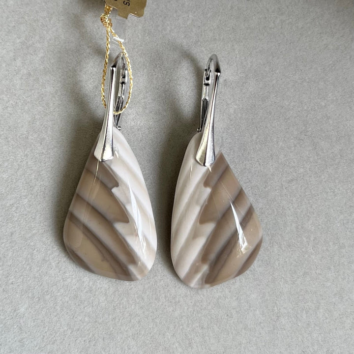 Earrings with flint, in silver