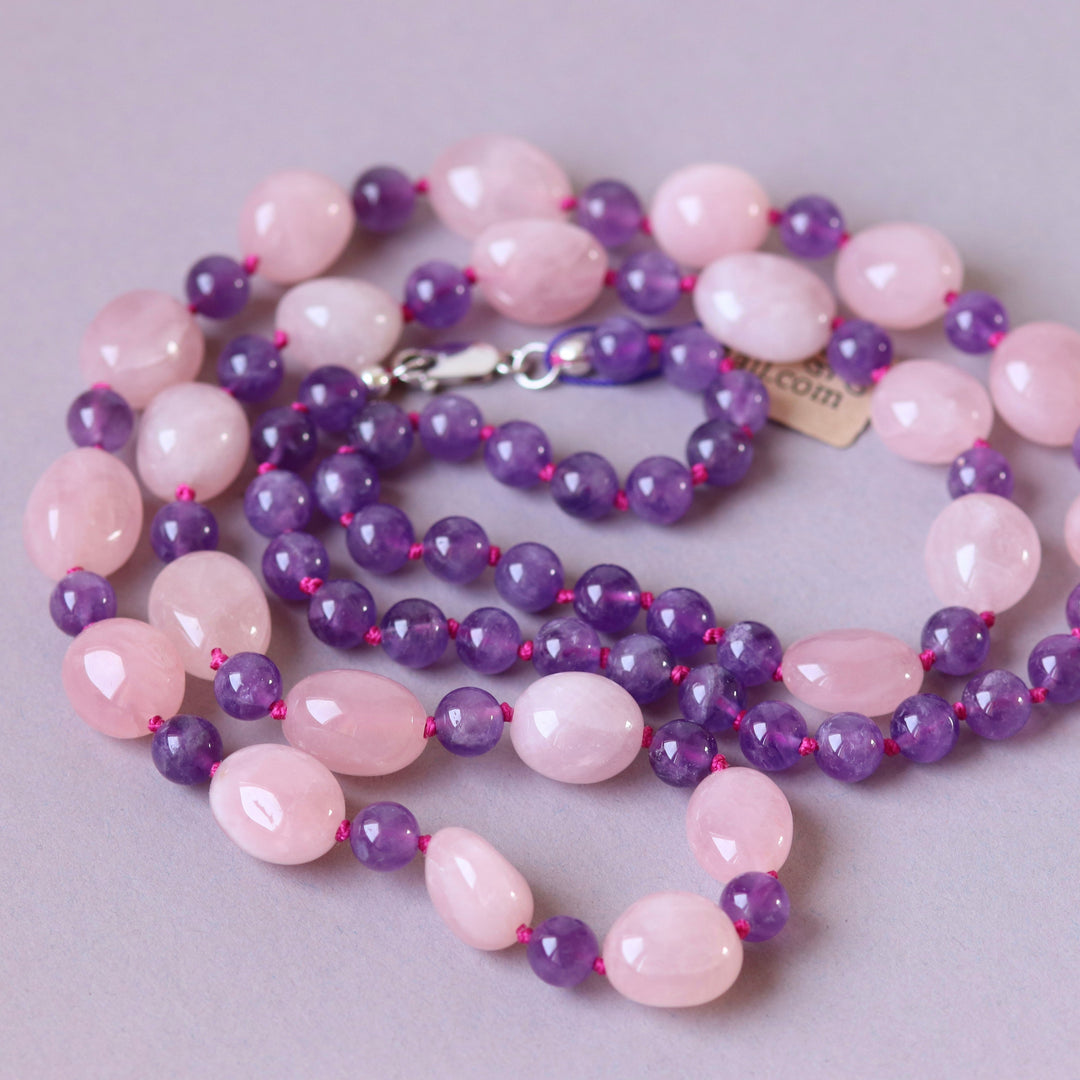 Collier sautoir à noeuds en pierres naturelles  (améthyste, quartz rose) 92 cm