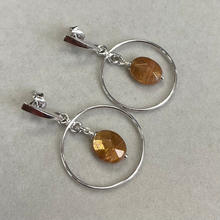 Ohrringe mit Sonnenstein, aus Silber