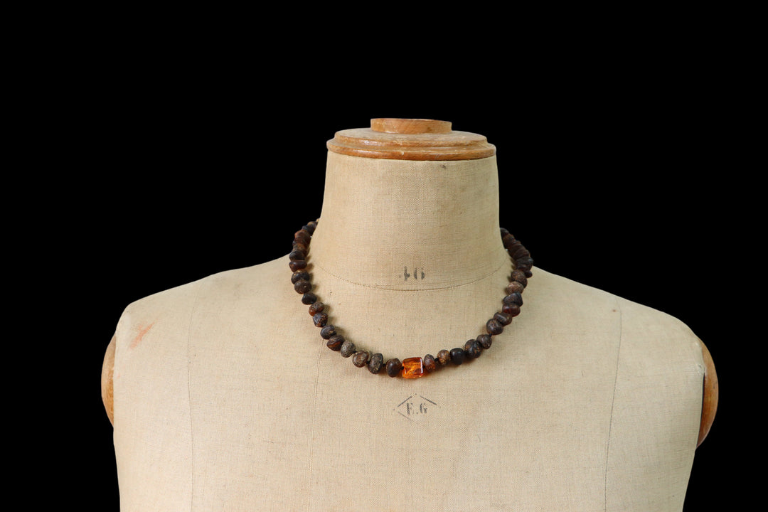 Baltic amber necklace with knots, 47 cm long