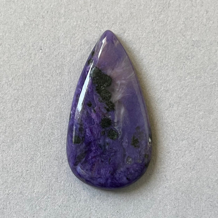 Charoit, CHR084, Cabochon-Schliff, 42 x 22 x 6 mm