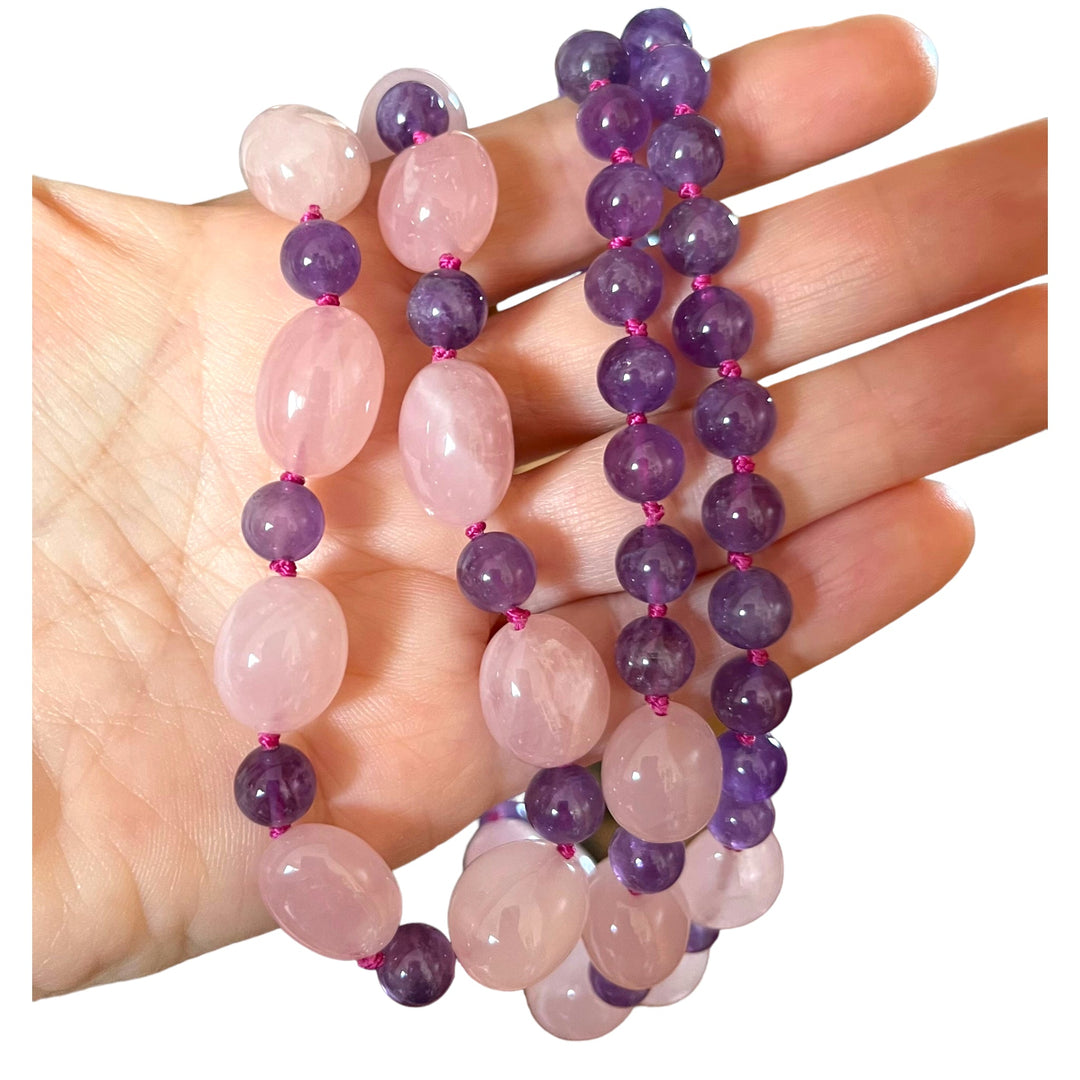 Collier sautoir à noeuds en pierres naturelles  (améthyste, quartz rose) 92 cm