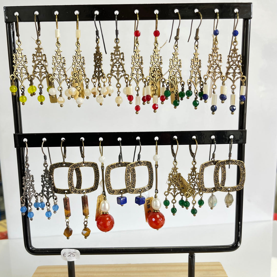 Ohrringe aus Messing mit Natursteinen, in Silber