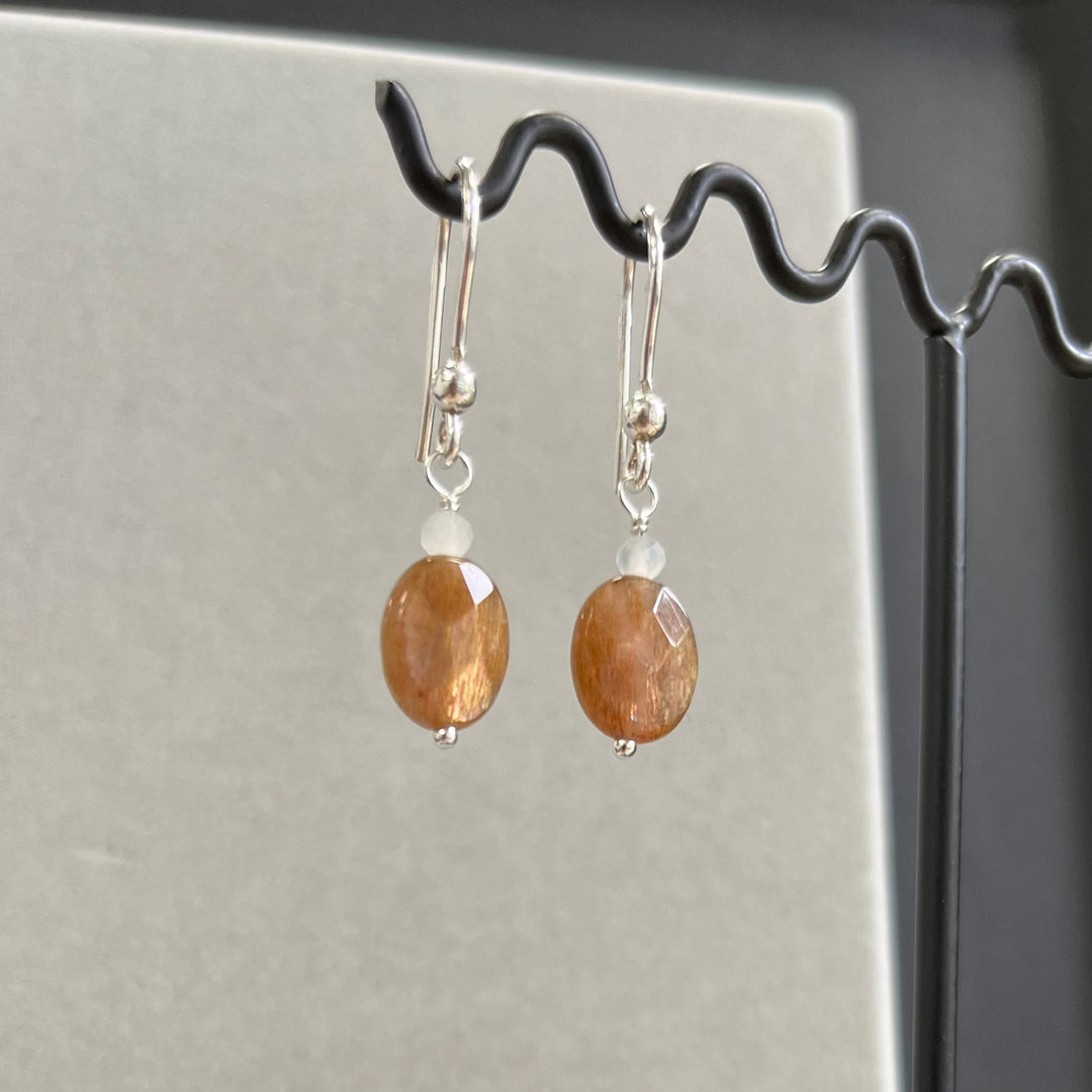 Ohrringe mit Sonnenstein, aus Silber