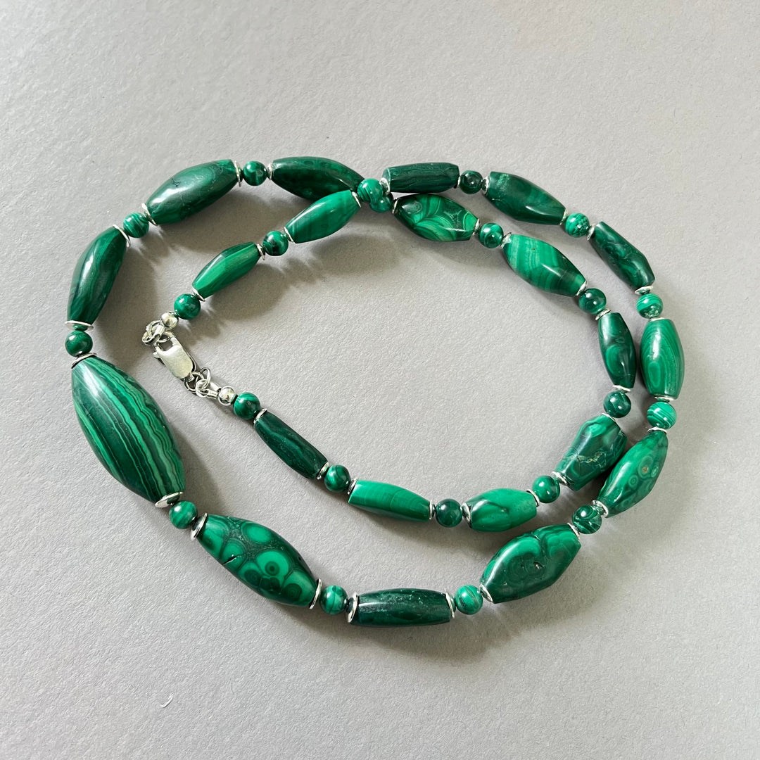 Necklace on a wired cord made of natural stones, malachite, modernized vintage jewelry, silver, 62 cm