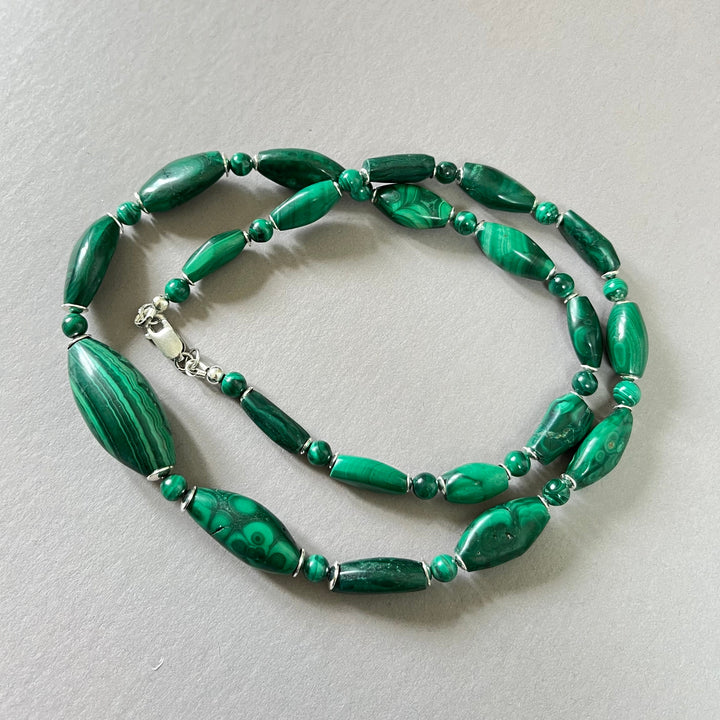 Necklace on a wired cord made of natural stones, malachite, modernized vintage jewelry, silver, 62 cm
