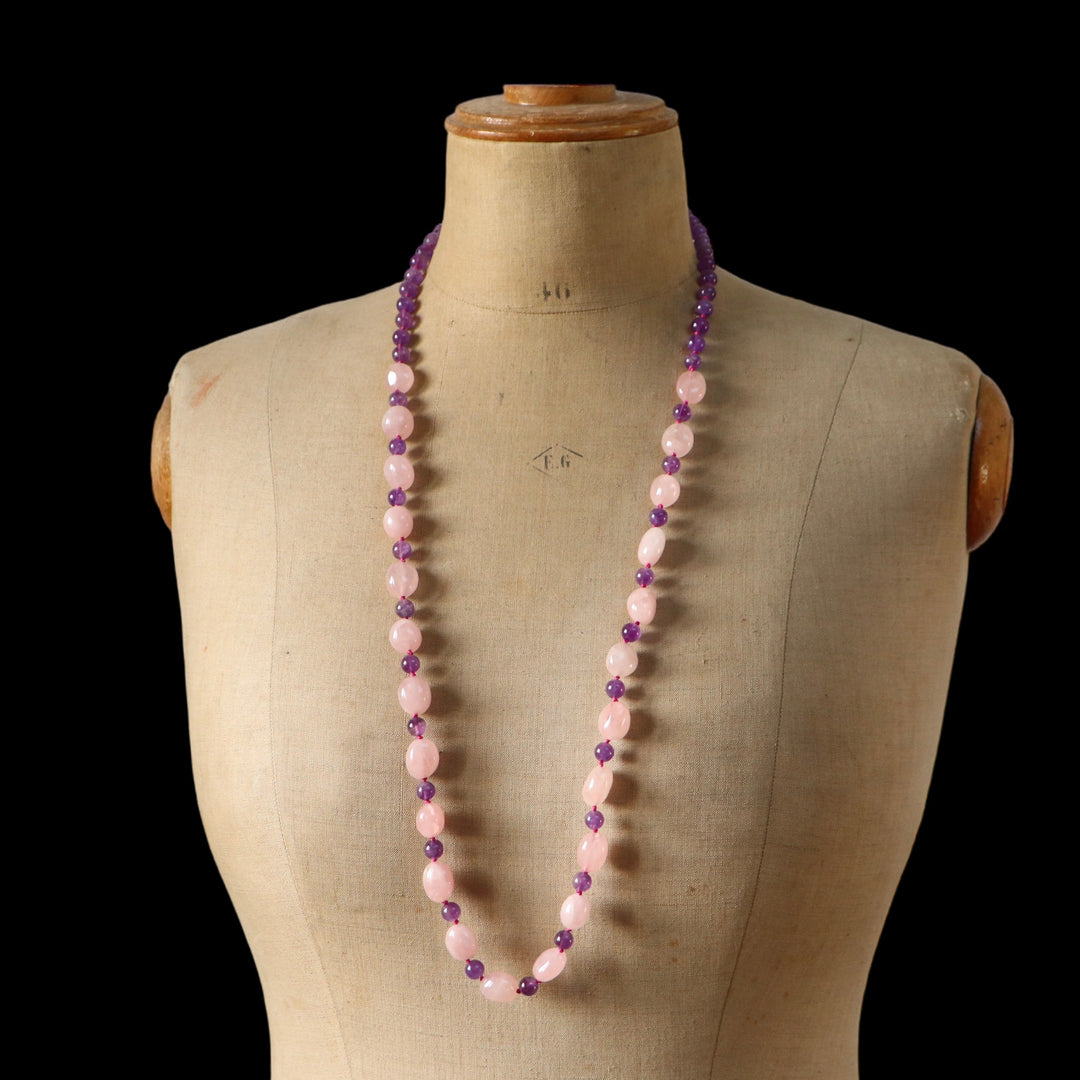 Collier sautoir à noeuds en pierres naturelles  (améthyste, quartz rose) 92 cm