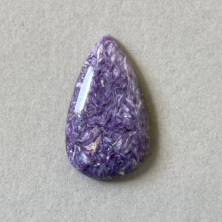 Charoit, CHR086, Cabochon-Schliff, 31 x 18 x 6 mm