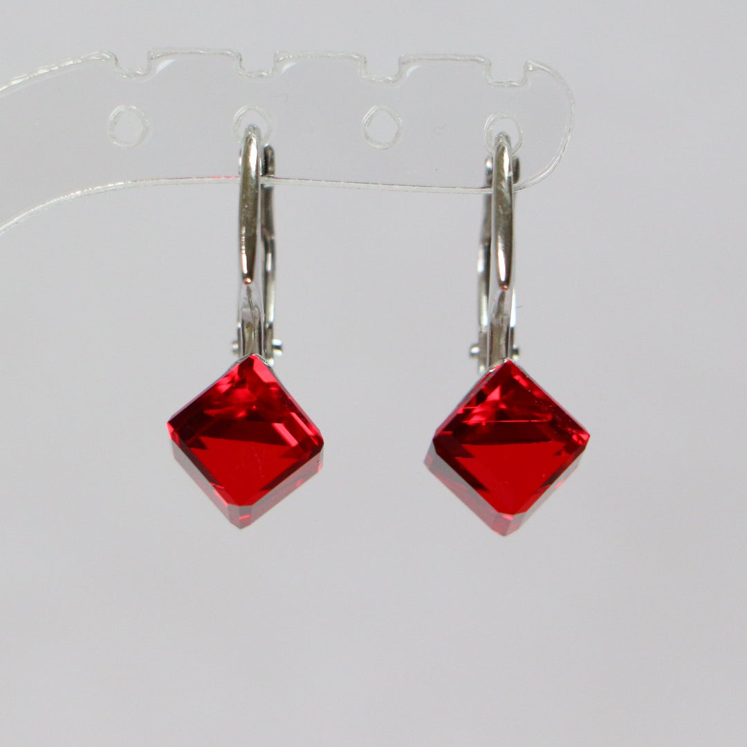 Boucles d'oreilles, cristaux Swarovski, argent rhodié, rouge vive, CUBIC