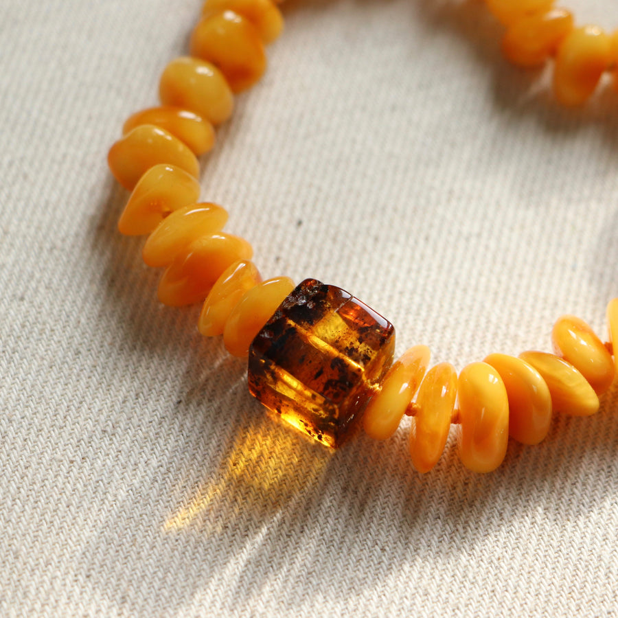 Collier en ambre de Baltique, à noeuds, longueur 49 cm