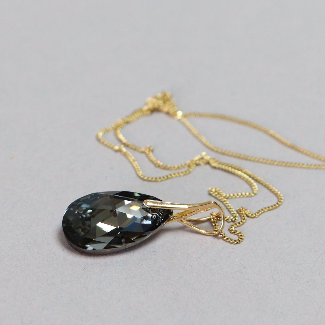 Pendentif (grande goutte) avec ou sans chaine, cristaux Swarovski, argent doré, collection LARME, gris argenté