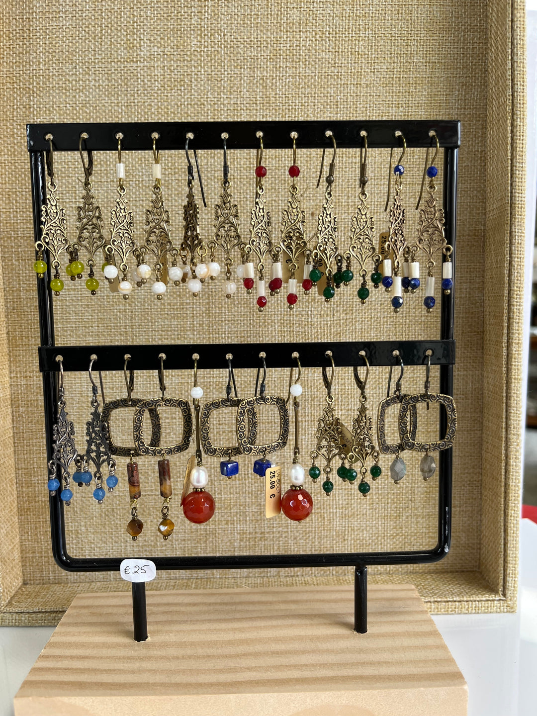 Ohrringe aus Messing mit Natursteinen, in Silber