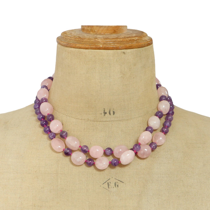 Collier sautoir à noeuds en pierres naturelles  (améthyste, quartz rose) 92 cm