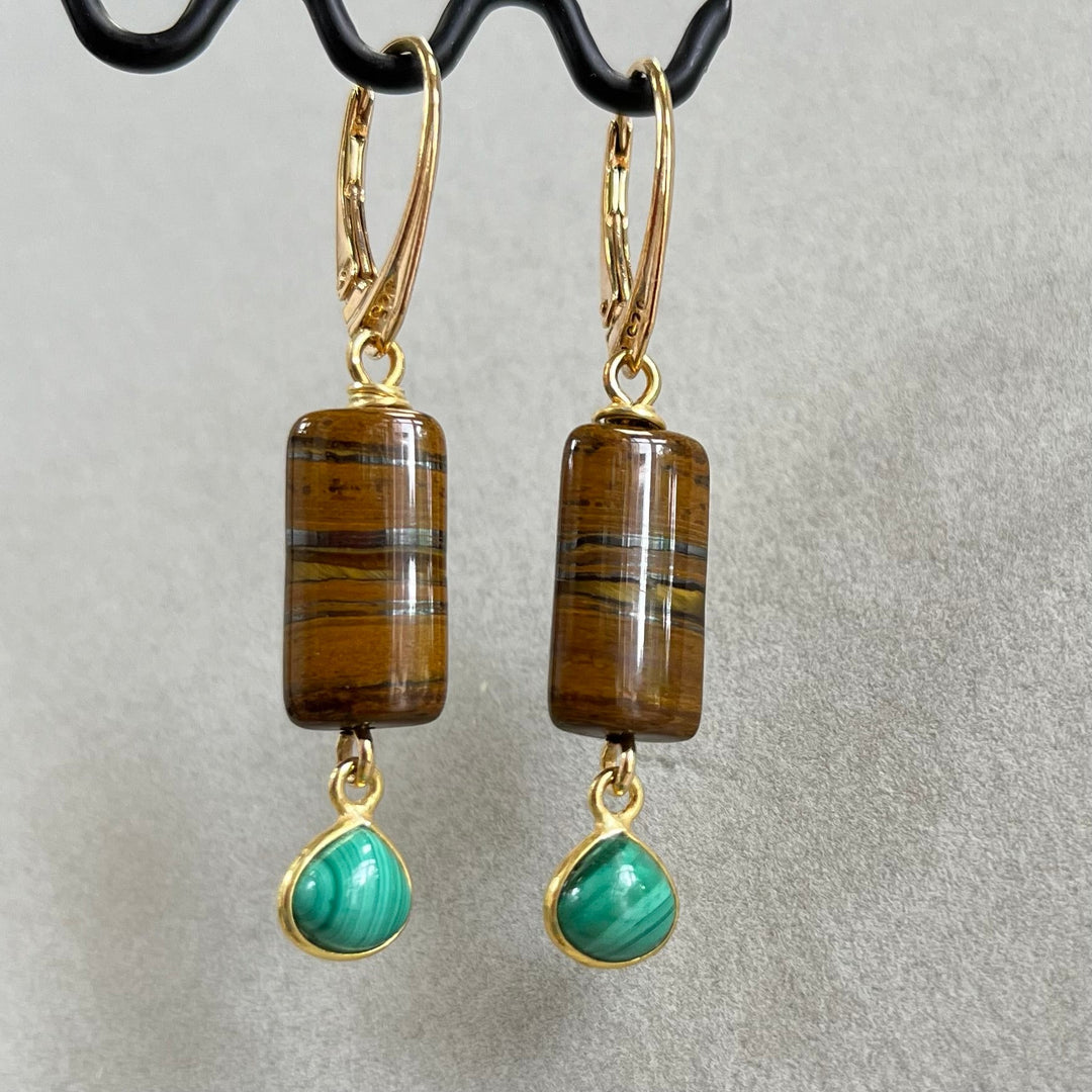 Earrings with tiger's eye and malachite, in silver
