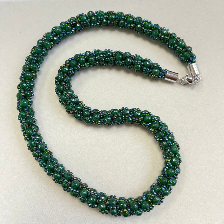 Spiral crochet necklace in dyed green jade and Miyuki beads, 48 ​​cm