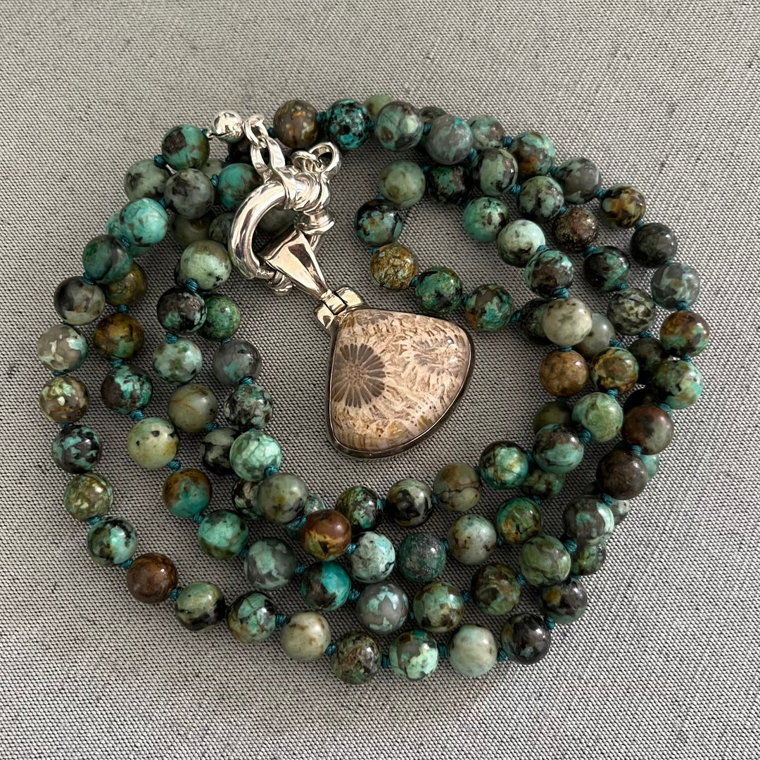 Mala necklace in jasper ("African turquoise") and pendant in fossilized coral