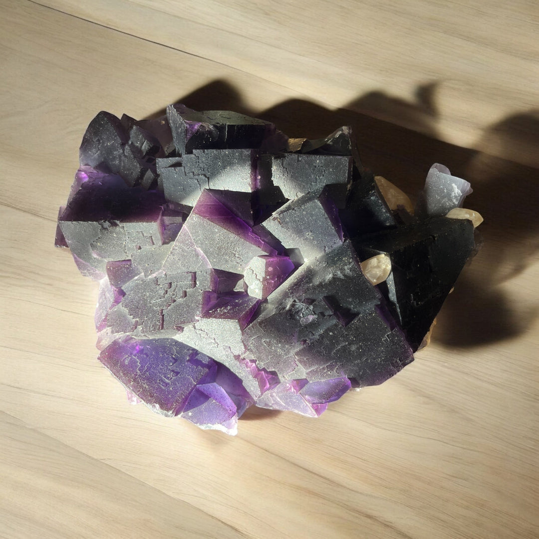 Zoned purple fluorite with calcite, Denton Mine, Illinois, USA, DB13