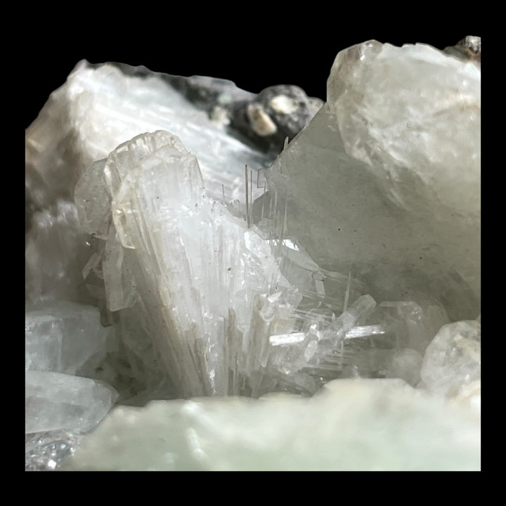 Grüner Fluorapophyllit und Scolecit Maharashtra Indien DA179