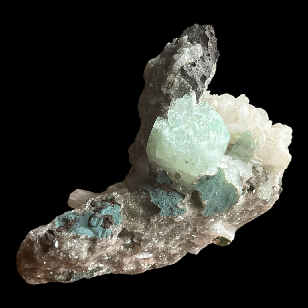 Grüner Fluorapophyllit, weißer Stilbit und Mikroheulandit, Maharashtra, Indien, DW167
