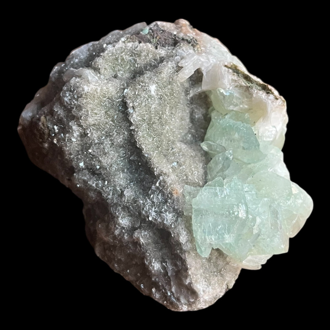 Green fluoroapophyllite stilbite and micro heulandite India DW170