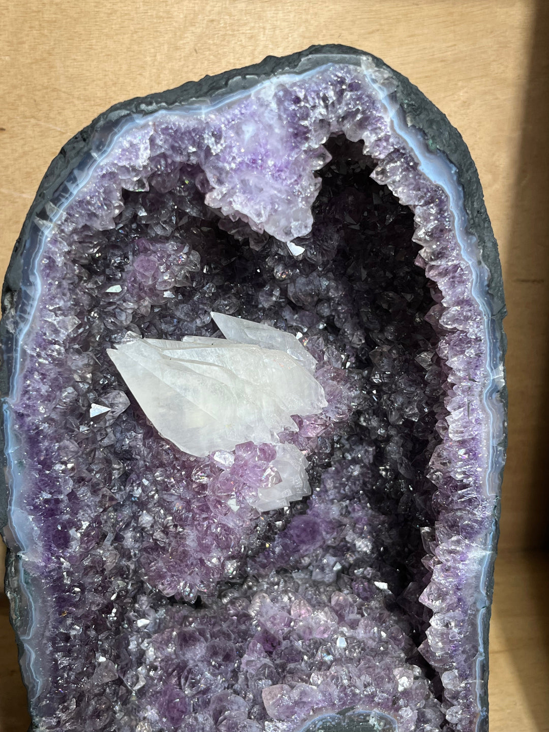 Amethyst- und Kalzit-Geode, Brasilien AMG4
