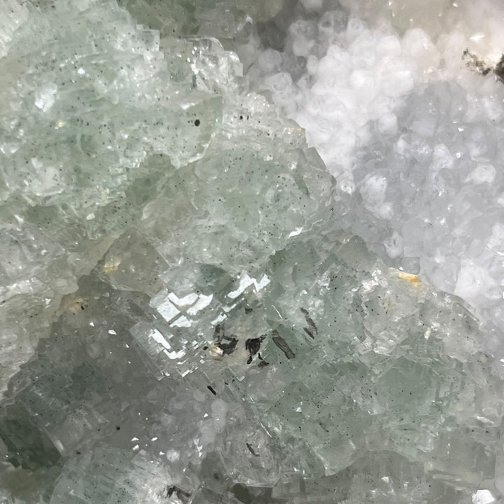 Green polysynthetic fluorite, quartz Fontsante Var France DR131
