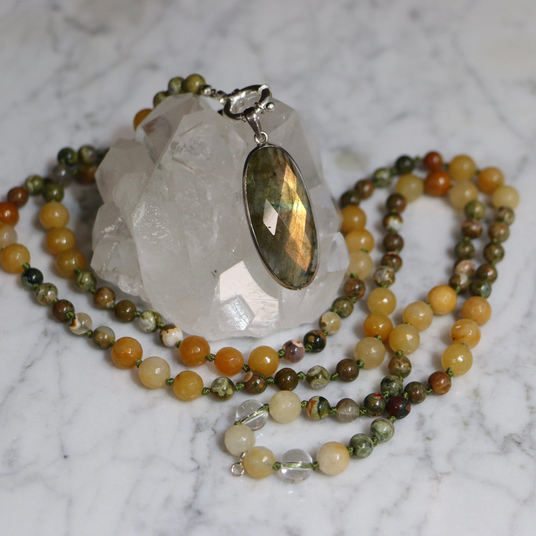Collier MALA rhyolite, aventurine orange et Pendentif en labradorite dorée