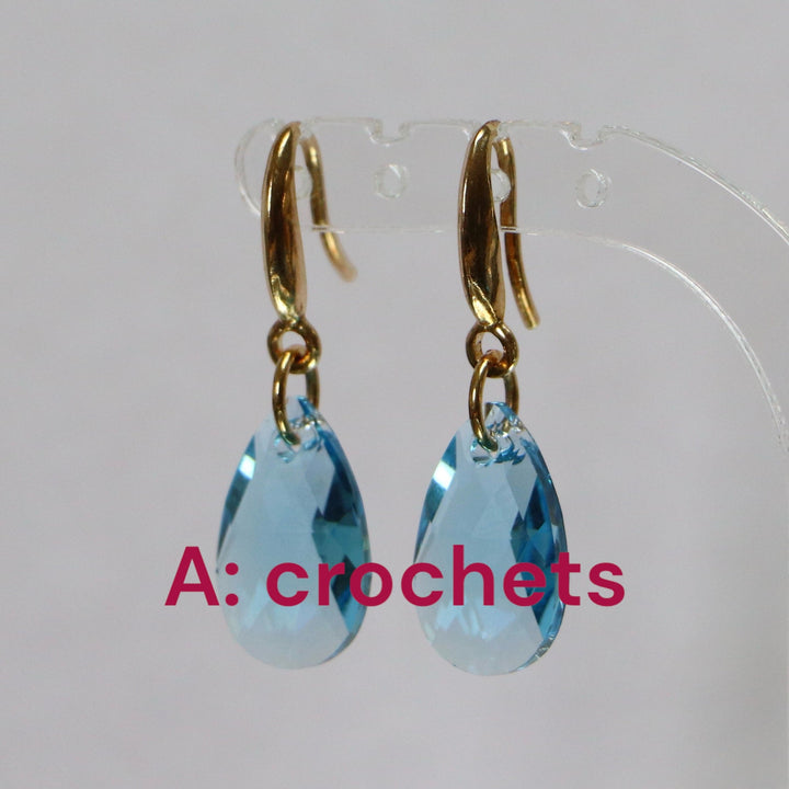 Boucles d'oreilles (crochets, dormeuse, puces ou à clips), cristaux Swarovski, argent doré, collection LARME, gris argenté