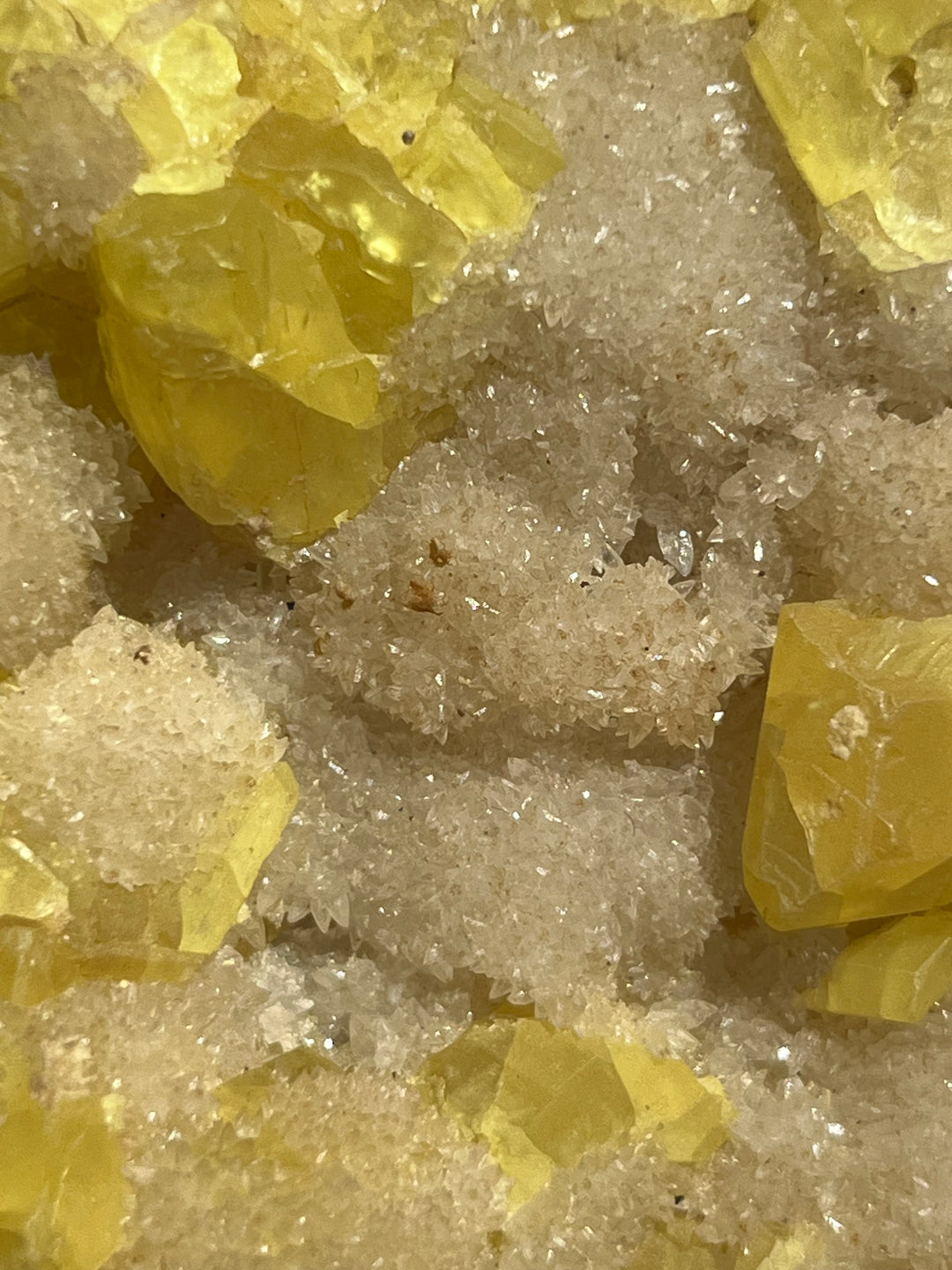 Soufre natif sur Aragonite Sicile