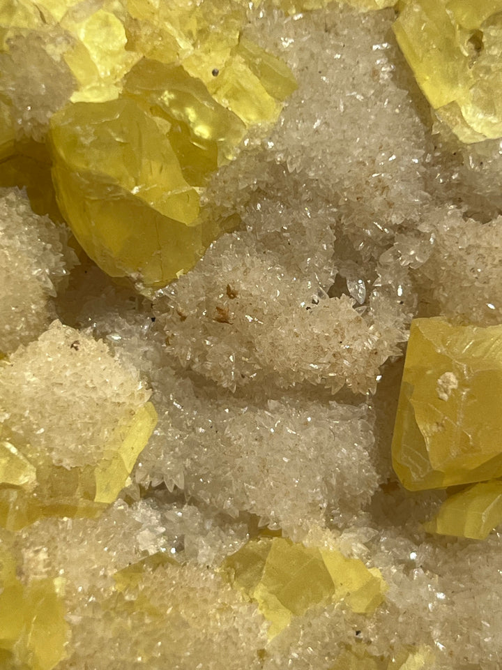 Soufre natif sur Aragonite Sicile