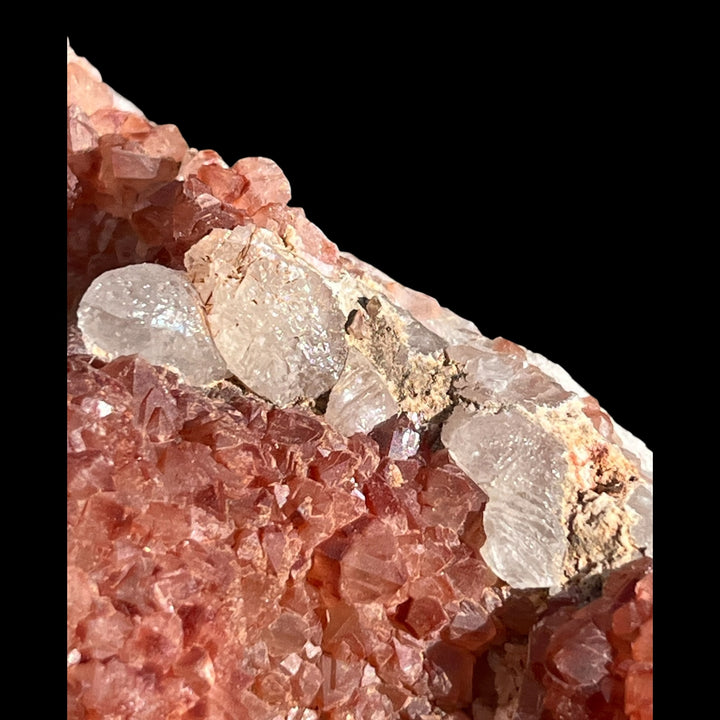 Quartz hématoide rouge avec calcite Maroc