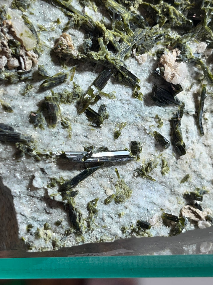 Epidote quartz calcite Belledonne Alpes France