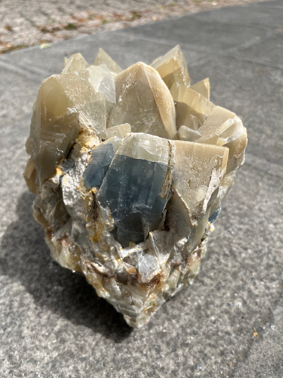 Baryte bleue sceptre de brun mine de Maine à Reclesne France