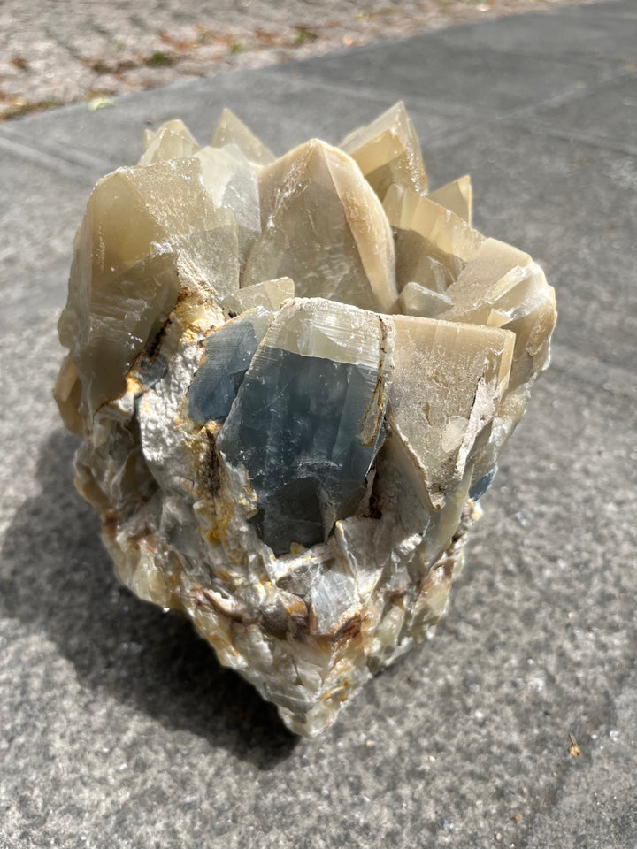 Baryte bleue sceptre de brun mine de Maine à Reclesne France