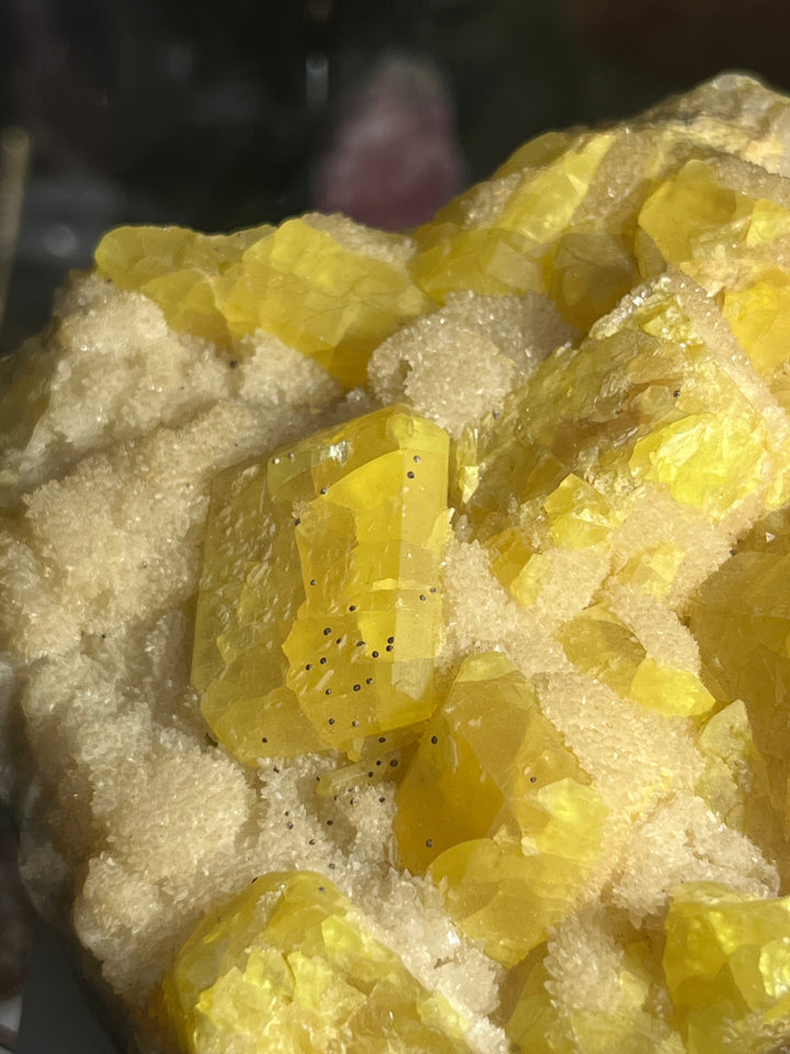 Gediegener Schwefel auf Aragonit, Sizilien DA173