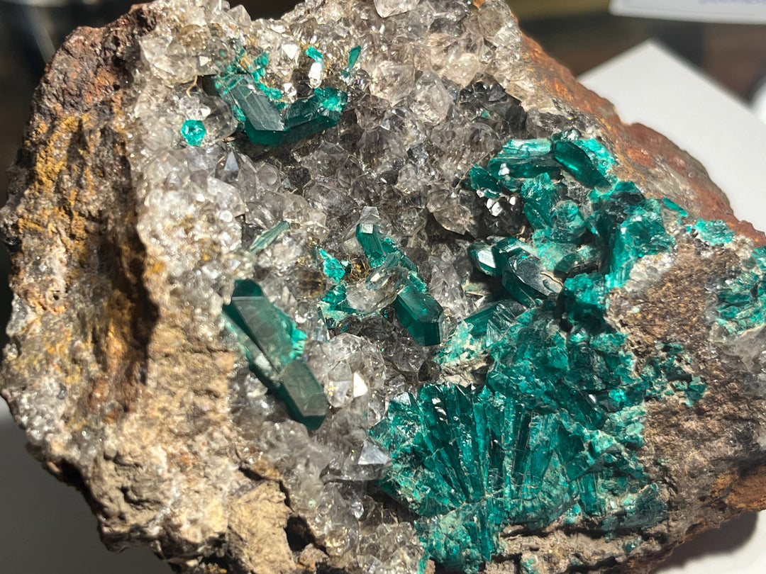 Dioptas auf Quarz Kongo M18S160