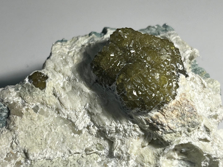 Demantoid-Andradit-Granat, Val Malenco, Lombardei, Italien, M18W107