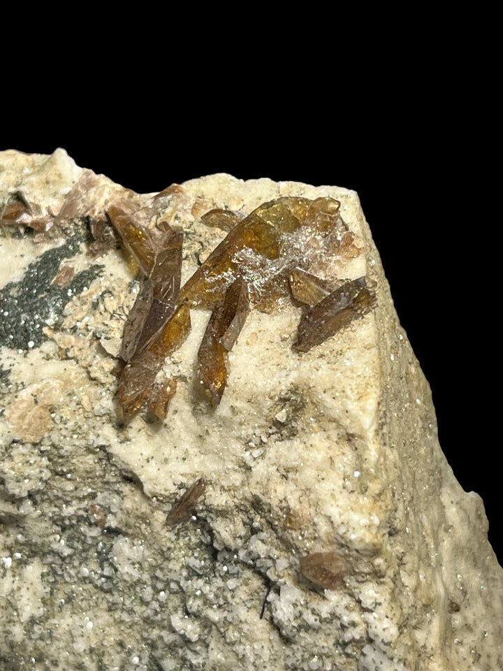 Axinite les rochers d’argentier Oisans France DR288